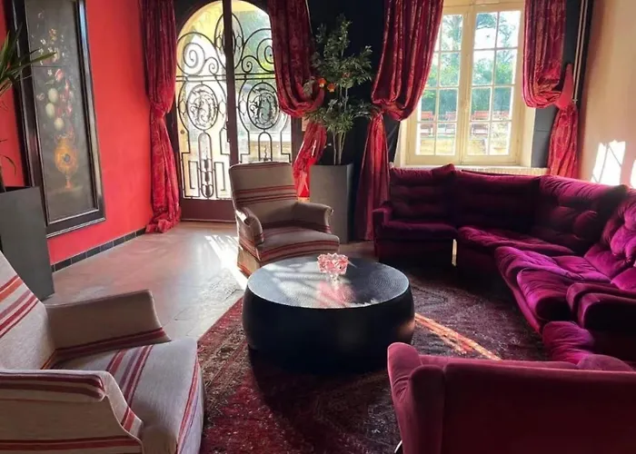 Bordeaux Castle Natural No2 Lodge *