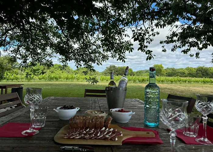 Bordeaux Castle Natural No2 Lodge